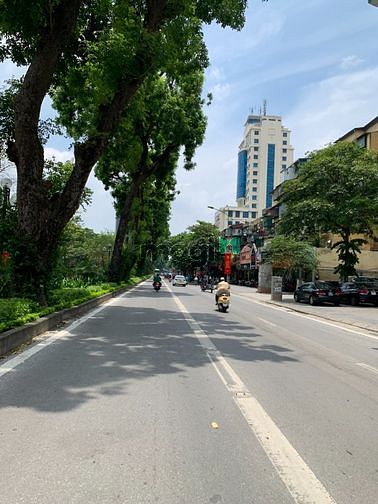 Hình ảnh Bán nhà mặt phố Giảng Võ.67m2, 5 tầng, mặt tiền 5.82m, có đủ nội thất
