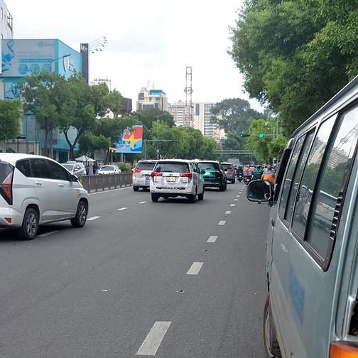 Hình ảnh Cho Thuê Tòa Nhà Hầm 10 Tầng (10 X 30m)