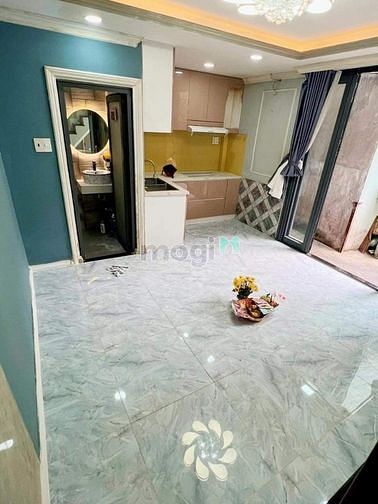 Hình ảnh CUỐI THÁNG DỌN ĐI đường Bến Vân Đồn P.1 Q.4