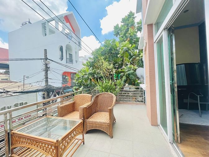Hình ảnh Căn Studio Rộng 50m2 Full Nội Thất Ban Công- Công Viên Làng Hoa