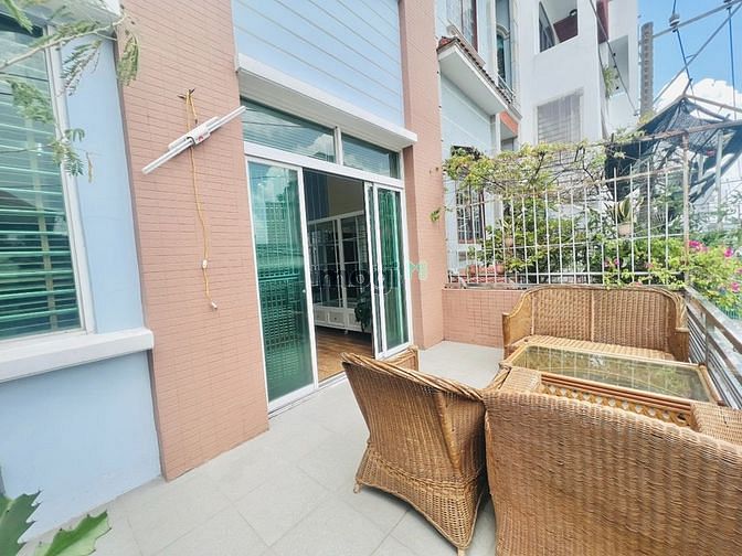 Hình ảnh Căn Studio Rộng 50m2 Full Nội Thất Ban Công- Công Viên Làng Hoa