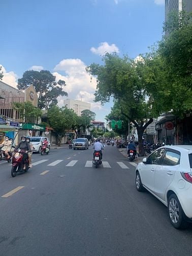 Hình ảnh Đất Ngộp Bank ! Hẻm xe hơi 1 sec Lê Quang Định 4.2x25m giá 8Tỷ  TL