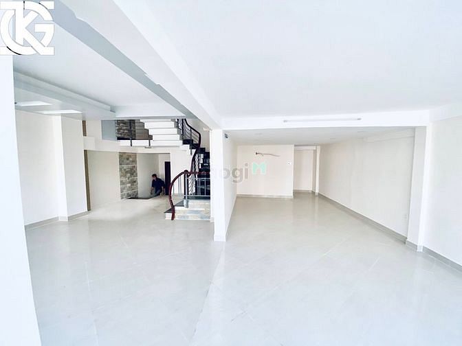 Hình ảnh Cho Thuê Nhà Mặt Tiền 909-911 Cách Mạng Tháng 8, Q.Tân Bình