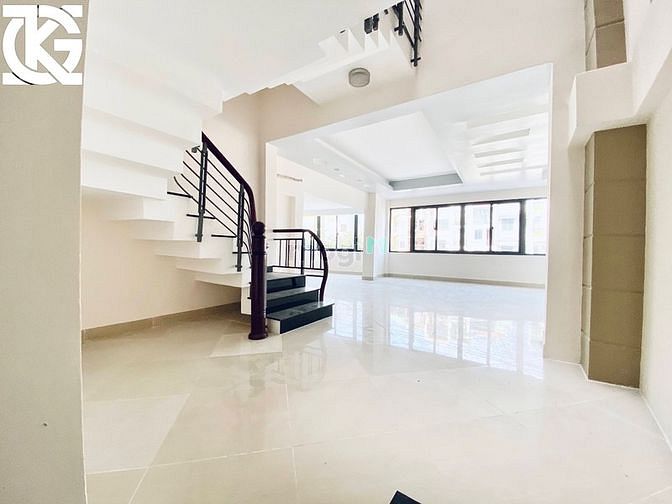 Hình ảnh Cho Thuê Nhà Mặt Tiền 909-911 Cách Mạng Tháng 8, Q.Tân Bình