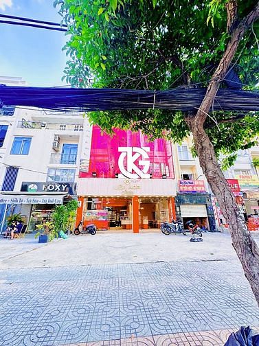 Hình ảnh Cho Thuê Nhà Mặt Tiền 909-911 Cách Mạng Tháng 8, Q.Tân Bình