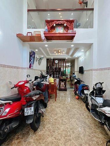 Hình ảnh Bán nhà Đoàn Văn Bơ chỉ 4 tỷ 1