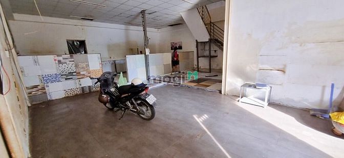 Hình ảnh Cho thuê 𝐊𝐇𝐎 𝐗𝐔̛𝐎̛̉𝐍𝐆 Bông Sao P5 Q8 ( 9x14m) THƯƠNG LƯỢNG