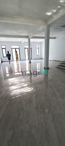 Hình ảnh Cho thuê nhà 8x20- 3 lầu trống suốt khu Tên Lửa