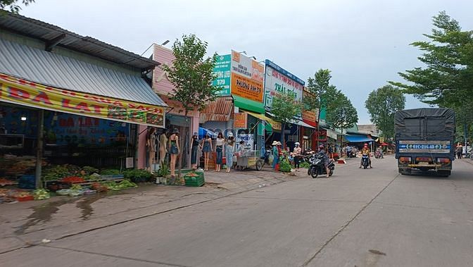 Hình ảnh Bán Gấp 360m2 Đất Thổ Cư Đường Nhựa Lớn,Sát chợ,Trường Học 1ty240