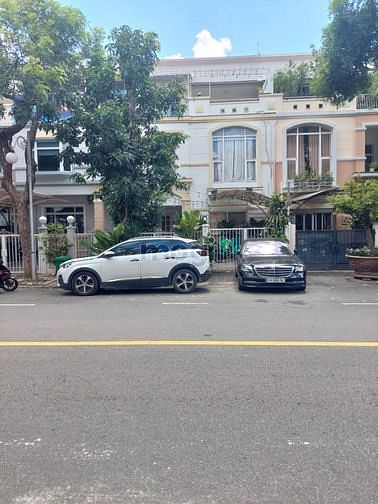 Hình ảnh Nhà Biệt Thự Phạm Văn Nghị Q7 _ 3 Tầng (14x16m)