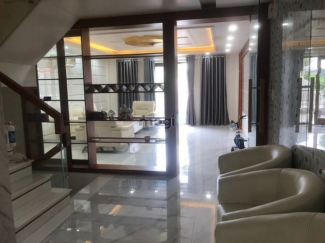 Hình ảnh Cho thuê nhà nguyên căn 1 hầm+1 trệt+3 lầu tên lửa