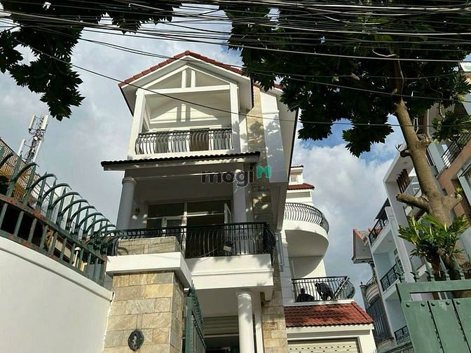Hình ảnh Biệt thự đẹp Nguyễn Văn Linh, Quận 7. 8*30, 4 tầng, hạ giá mạnh 17 tỷ.