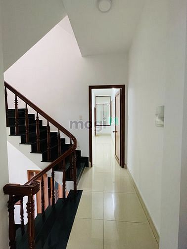 Hình ảnh Cho Thuê Nguyên Căn Mặt Ngay Sân Bay
