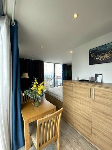 Hình ảnh CHDV Cống Quỳnh Quận 1 full nội thất cửa sổ