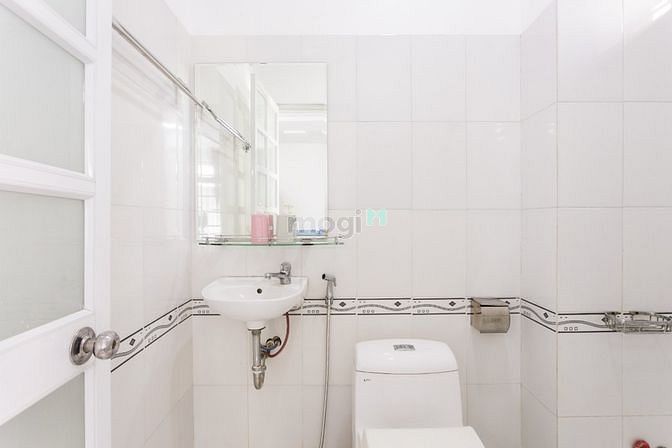Hình ảnh CHDV Bến Nghé Quận 1 full nội thất cửa sổ lớn