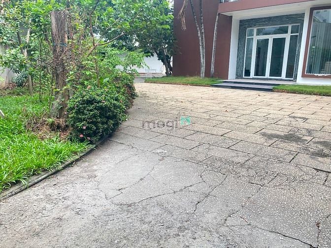 Hình ảnh Cho thuê biệt thự sân vườn rộng 1200m2