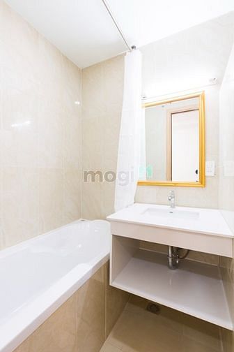 Hình ảnh CHDV Bến Nghé Quận 1 full nội thất cửa sổ