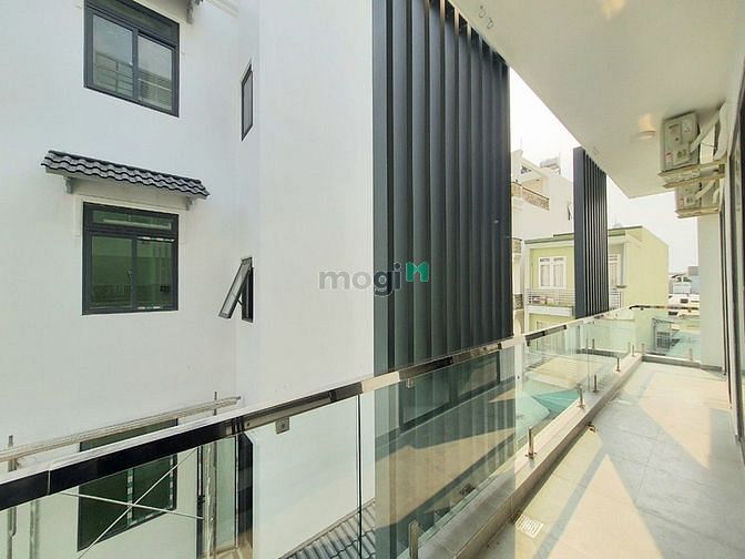 Hình ảnh Nhà Mới Ban Công Rộng Đầy Đủ Nội Thất