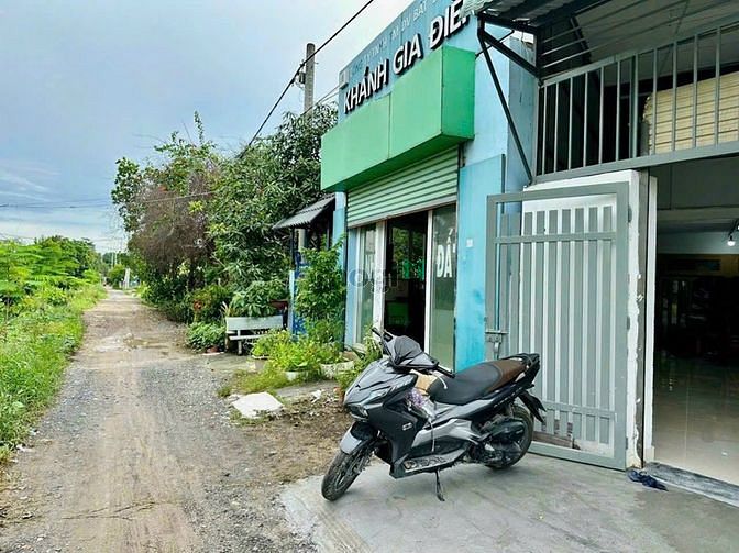 Hình ảnh Nhà mặt rạch gần chợ Thạnh Xuân quận 12