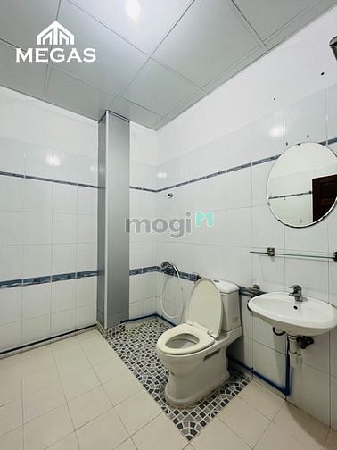 Hình ảnh Studio bancol, cửa sổ lớn ngay vòng xoay Trần Não