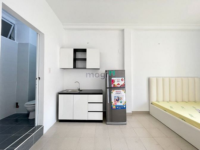 Hình ảnh Phòng có ban công rộng lớn. Nội thất mới 100%