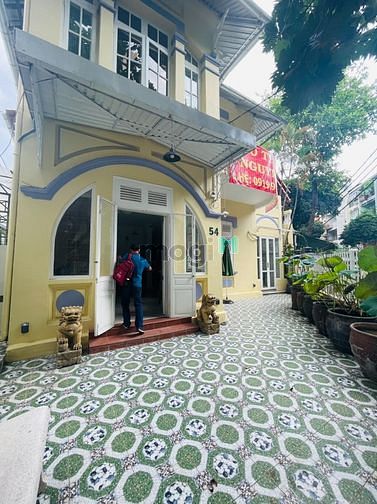 Hình ảnh Biệt thự sân vườn hơn 200m2 - Mặt tiền 55 Lý Văn Phức, Q1