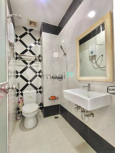 Hình ảnh Studio với cửa sổ thoáng. Full nội thất như hình