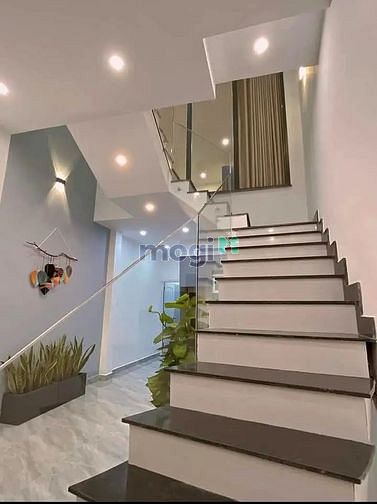 Hình ảnh Nhà cực đẹp ở quận 7 giá mềm chỉ 1.740tỷ