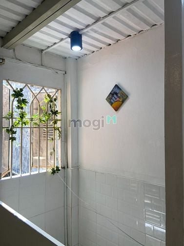 Hình ảnh Cho thuê nhà 2 lầu, 2PN 3wc 58/60 Lý Chình Thắng , Q3