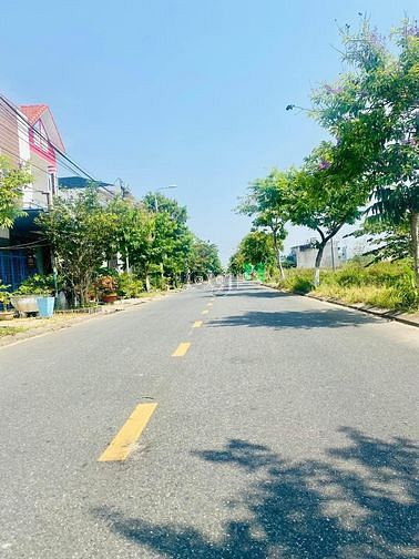 Hình ảnh Chính chủ cần bán 100m2 đất mặt đường Phạm Đức Nam