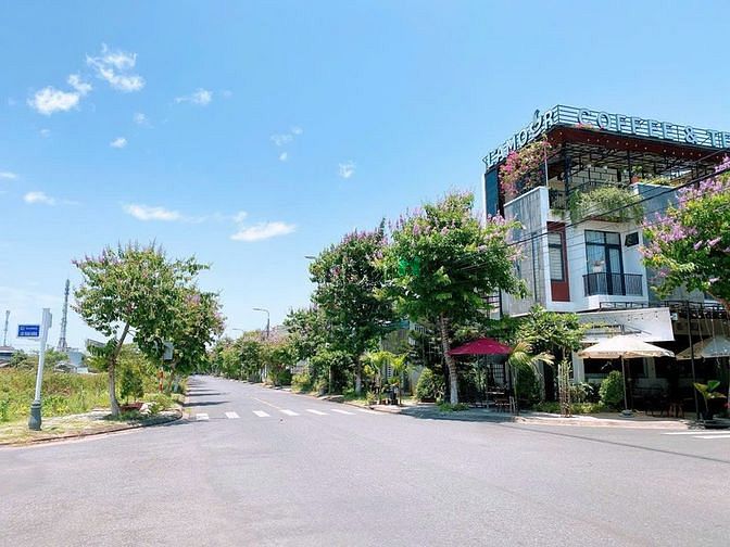 Hình ảnh Chính chủ cần bán 100m2 đất mặt đường Phạm Đức Nam