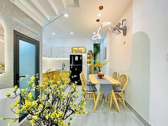 Hình ảnh TÌM MÃI KHÔNG RA nhà D2 Q. Bình Thạnh 54m2 chỉ 2tỷ4 HXH