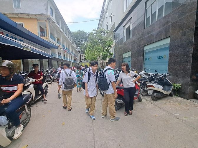 Hình ảnh Cho thuê căn góc phố Lương Đình Của - Đống Đa
