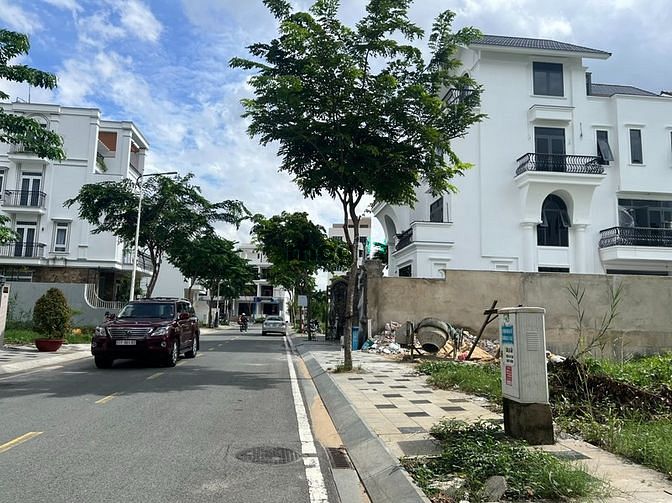 Hình ảnh Bán đất biệt thự 2 mặt tiền khu Compoud Thạnh Mỹ Lợi 509m2 giá 102 tỷ