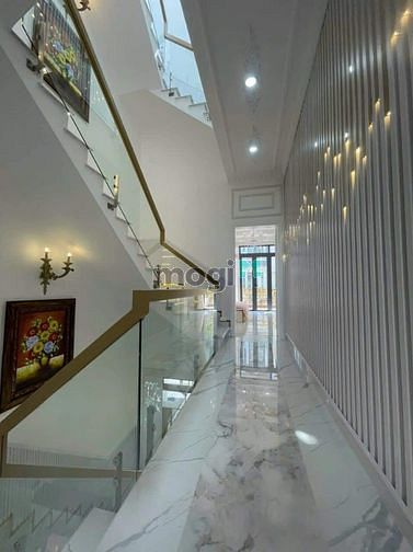Hình ảnh BÁN GẤP nhà Lạc Long Quân 56m2 chỉ 2tỷ6 HXH, SHR