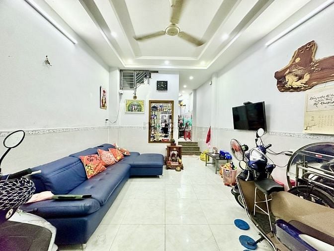 Hình ảnh Lạc Long Quân gần chợ Tân Bình - 45m2 - 4 tầng - giá 5.x tỷ.