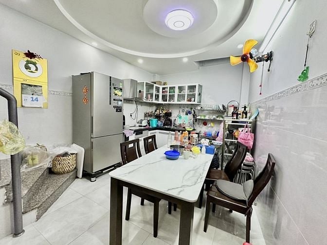 Hình ảnh Lạc Long Quân gần chợ Tân Bình - 45m2 - 4 tầng - giá 5.x tỷ.