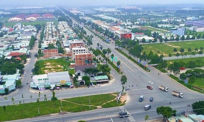 Hình ảnh Mình bán lô đất 150m2 sổ hồng riêng - giá vốn - đối diện siêu thị GO