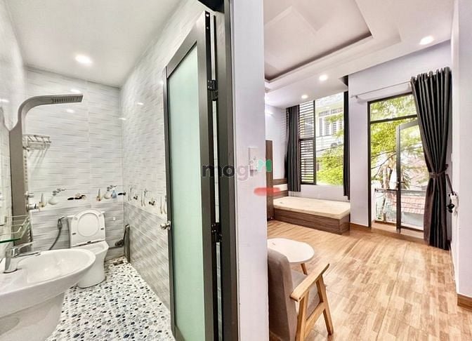 Hình ảnh Ban Công Riêng, Full Nội Thất. Ngay Etown - Cộng Hoà, Tân Bình. Ở Ngay