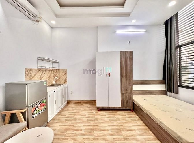 Hình ảnh Ban Công Riêng, Full Nội Thất. Ngay Etown - Cộng Hoà, Tân Bình. Ở Ngay