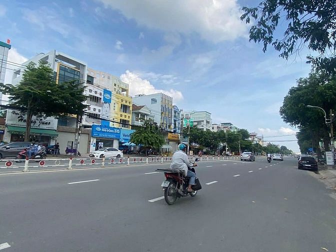 Hình ảnh Bán nhà MTKD Tên Lửa, Bình Tân. Dt:4,5x20m, giá 22 tỷ.khu TÊN Lửa