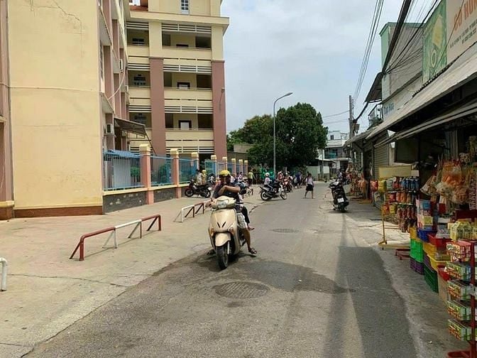 Hình ảnh Đất sau lưng trường tiểu hoc tân thới phường lái thiêu