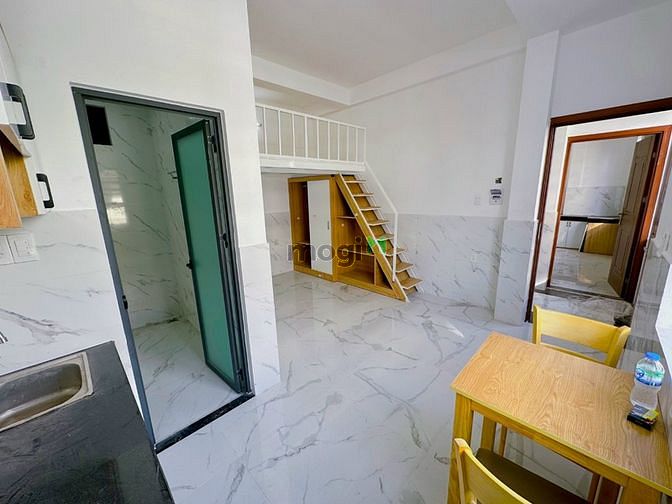 Hình ảnh Duplex gác không đụng đầu cửa sổ dành cho sinh viên ở 4 người
