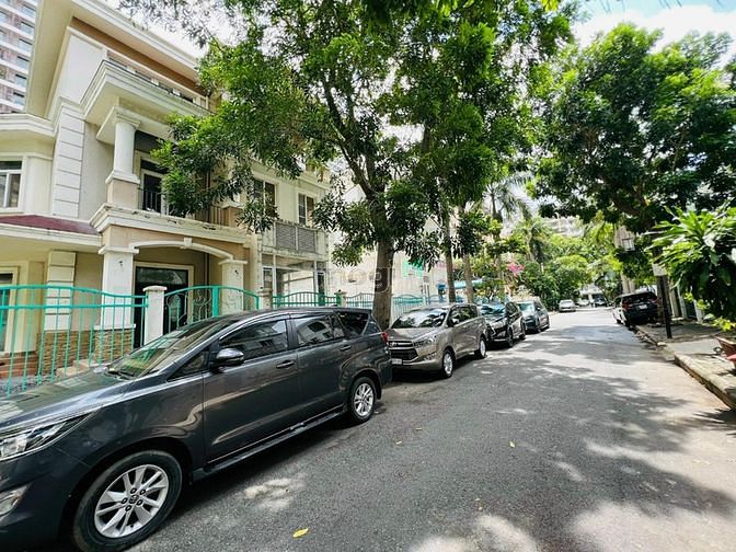 Hình ảnh Cần cho thuê biệt thự hưng thái 2, phú mỹ hưng Q7