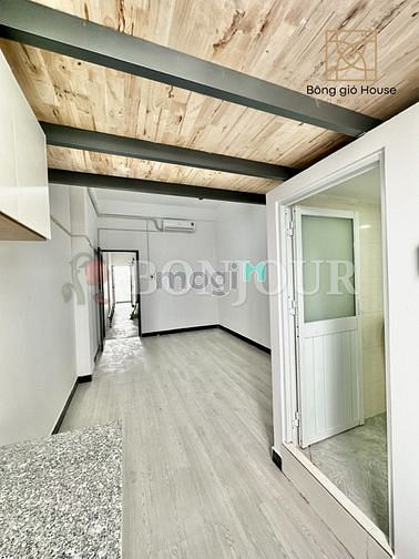 Hình ảnh cho thuê duplex mới toanh, cửa sổ thoáng mát.