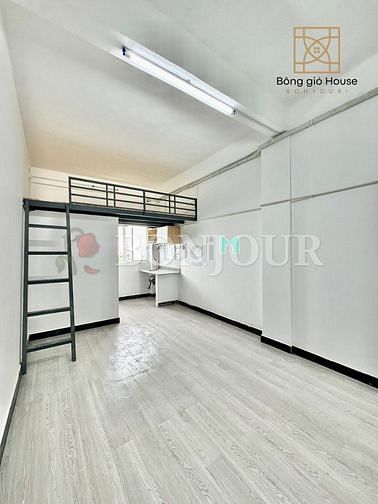 Hình ảnh cho thuê duplex mới toanh, cửa sổ thoáng mát.