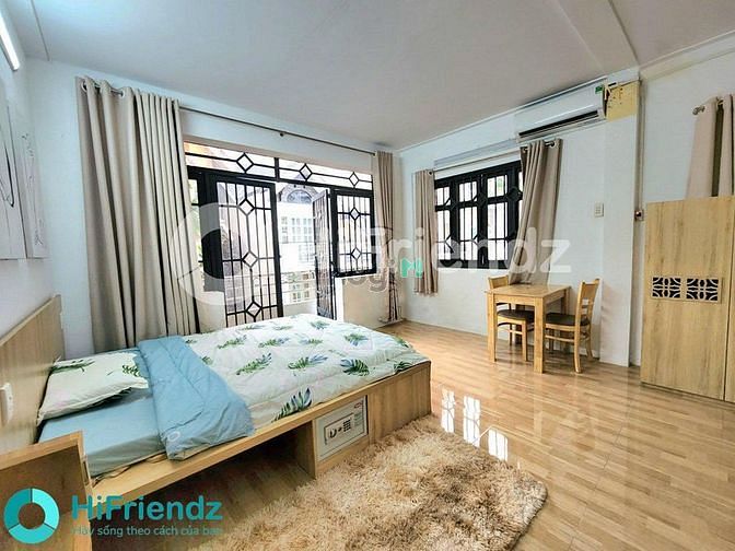 Hình ảnh Phòng ban công, 2 cửa sổ sát ngay sân bay (40m2)