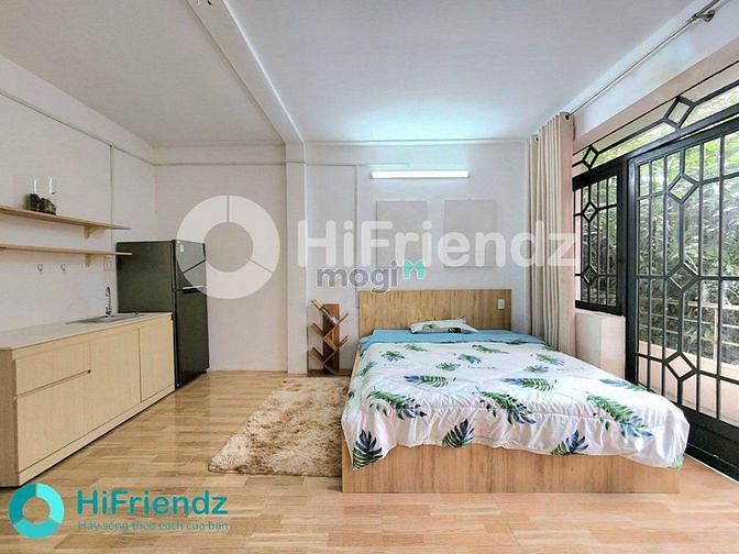 Hình ảnh Phòng ban công, 2 cửa sổ sát ngay sân bay (40m2)