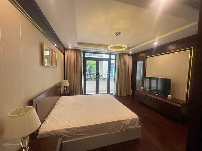 Hình ảnh Cho Thuê Biệt Thự Ba Son 10 x 25m Hầm 4 Tầng Full Nội Thất Chỉ 150Tr