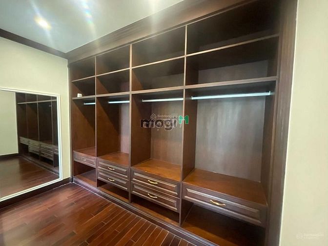 Hình ảnh Cho Thuê Biệt Thự Ba Son 10 x 25m Hầm 4 Tầng Full Nội Thất Chỉ 150Tr